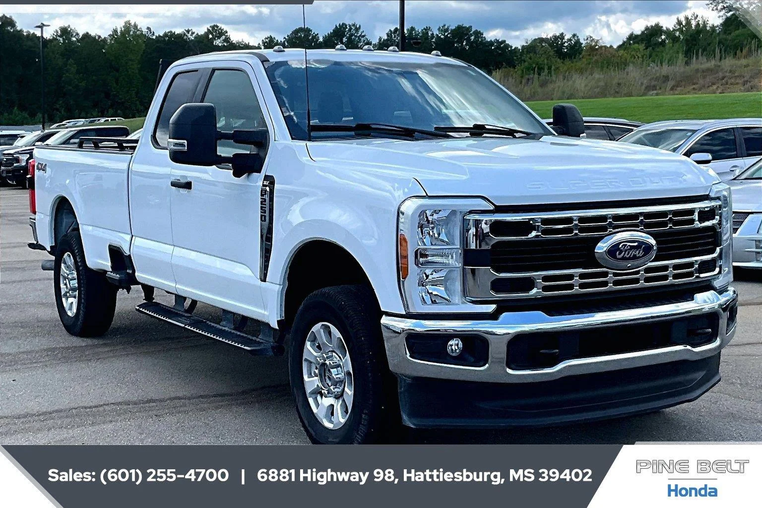 Used 2023 Oxford White Ford XLT image 2