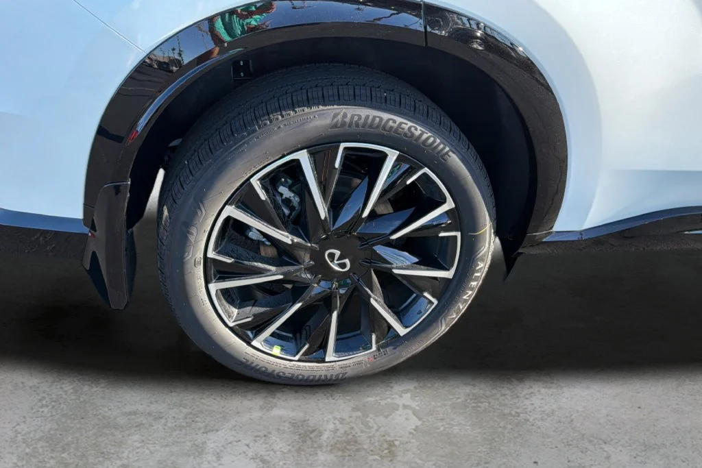 New 2027 2T RAD WHT INFINITI Autograph AWD image 34