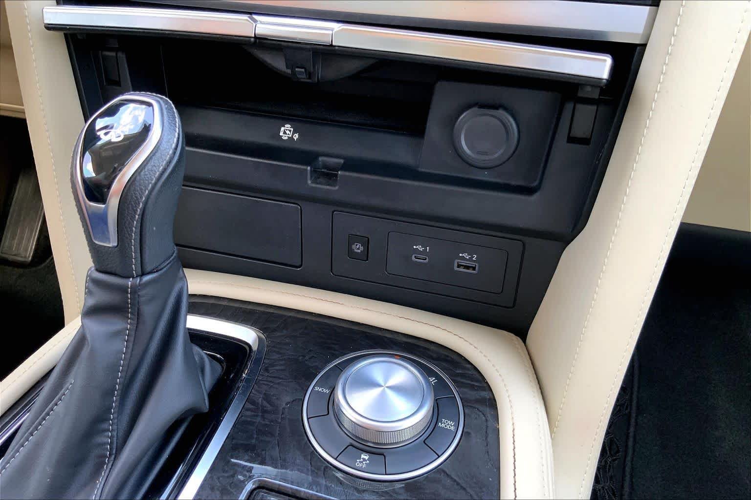 Used 2022 Moonstone White INFINITI LUXE image 35