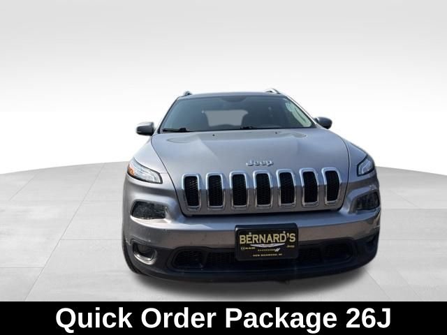 Used 2017 Silver Jeep Latitude image 3