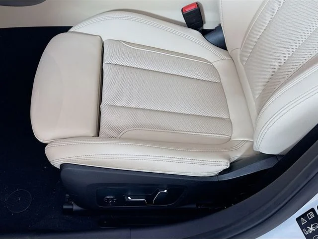 2025 BMW 3 Series 330i - Photo 19