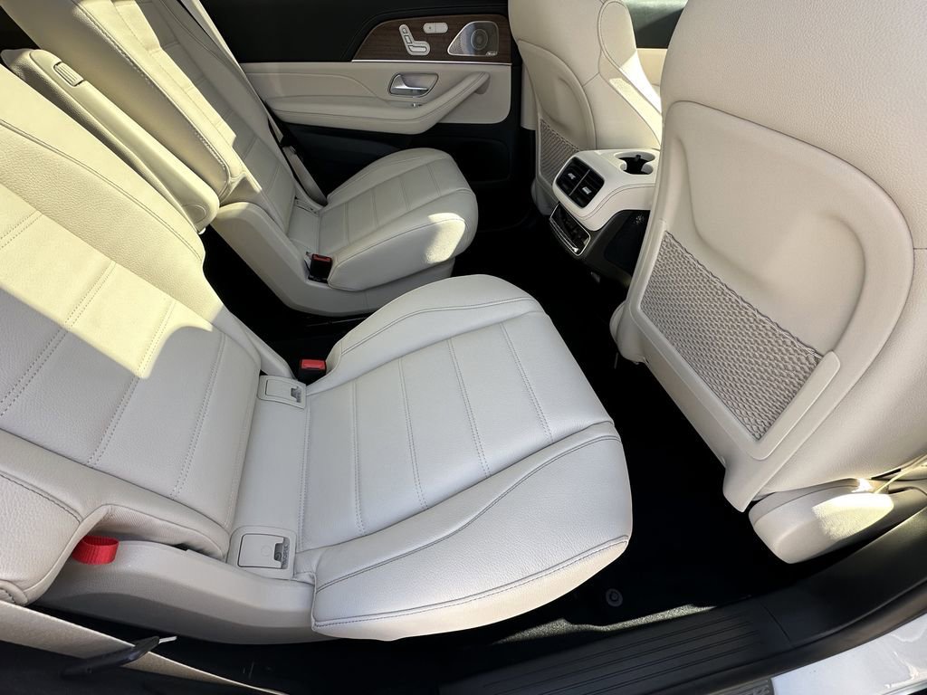 New 2026 MANUFAKTUR Moonlight White Metallic Mercedes-Benz GLS 450 image 18