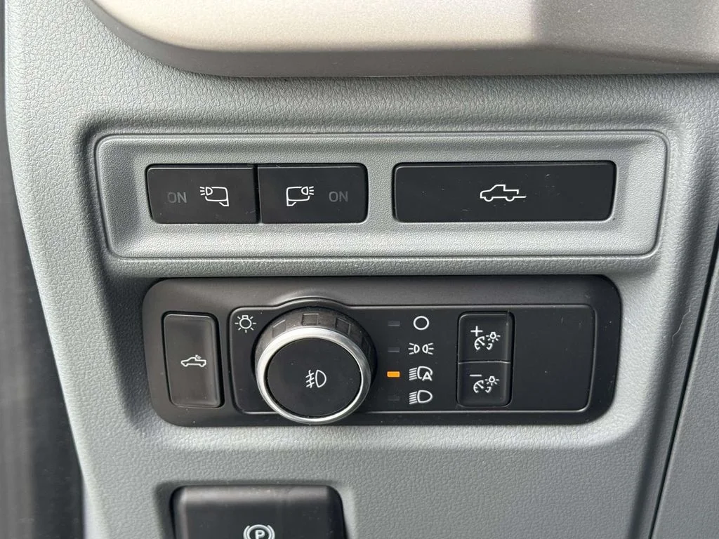 Used 2021 Silver Ford XLT image 29