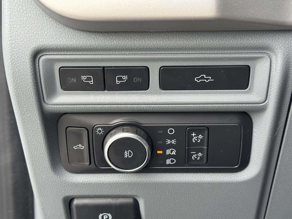Used 2021 Silver Ford XLT image 29