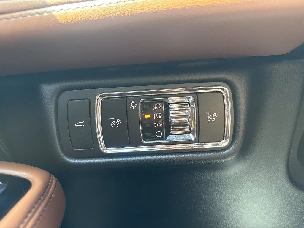 Used 2023 Beige Lincoln Reserve image 23