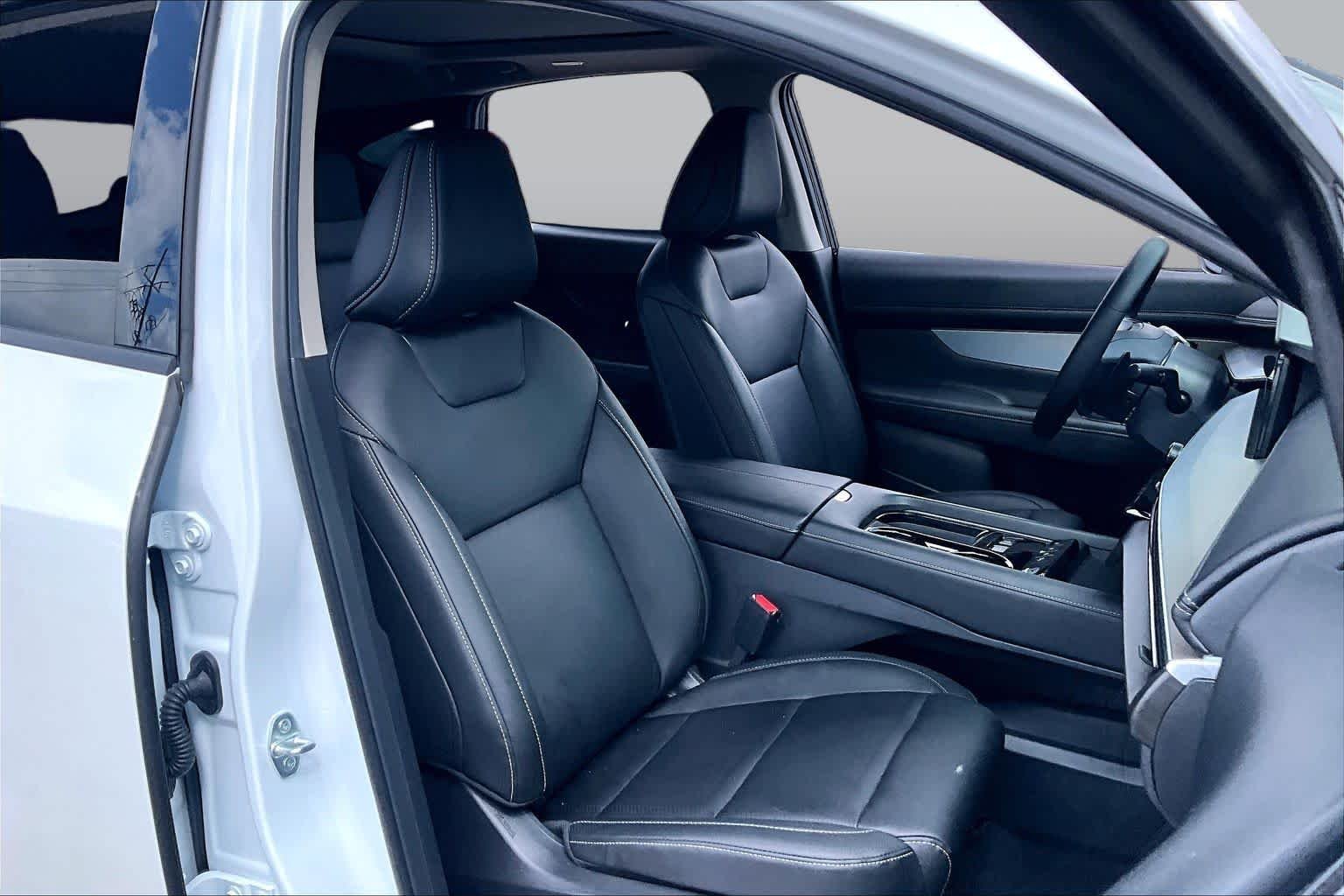 Used 2025 Everest White Pearl Tricoat Nissan SL image 9