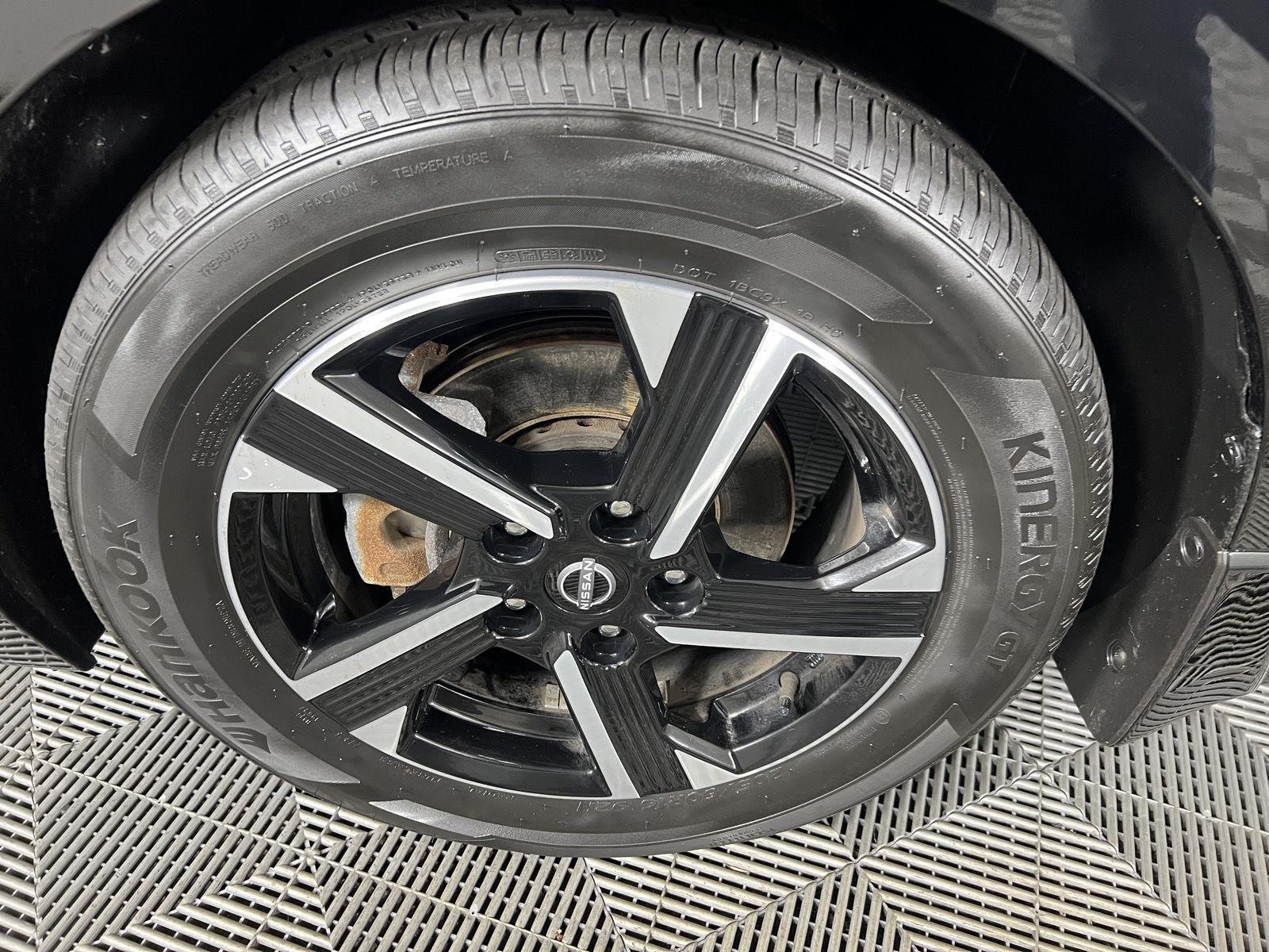 Used 2024 Super Black Nissan SV image 12