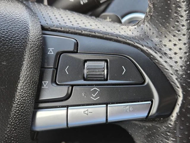 Used 2022 White Cadillac Sport image 21