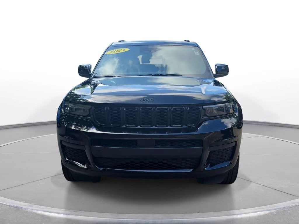 Used 2023 Black Jeep Altitude image 2