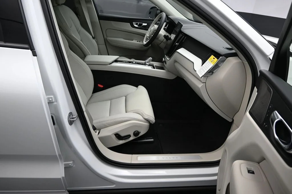 New 2026 Crystal White Volvo T8 Ultra image 18