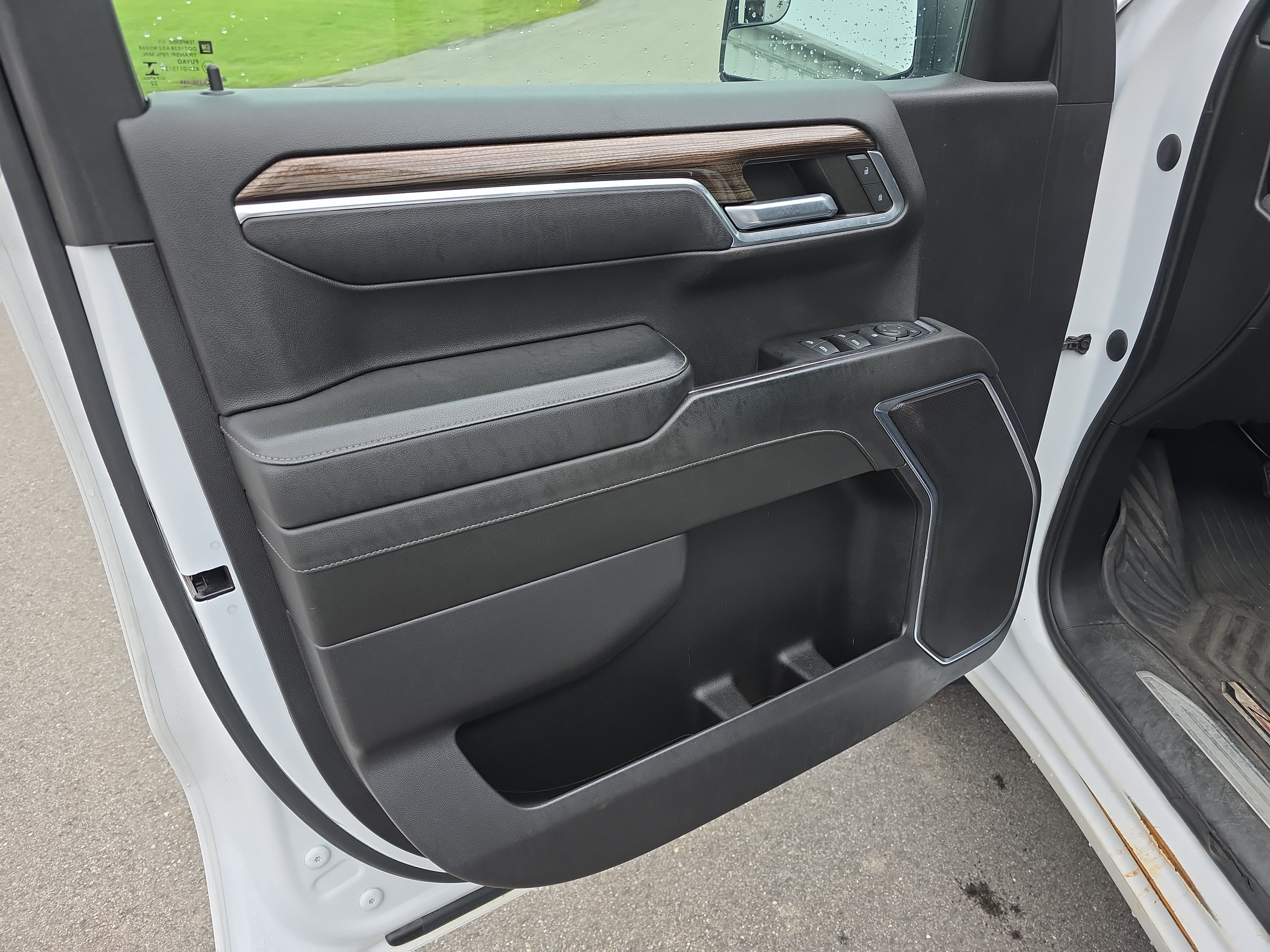Used 2023 Summit White Chevrolet RST image 9