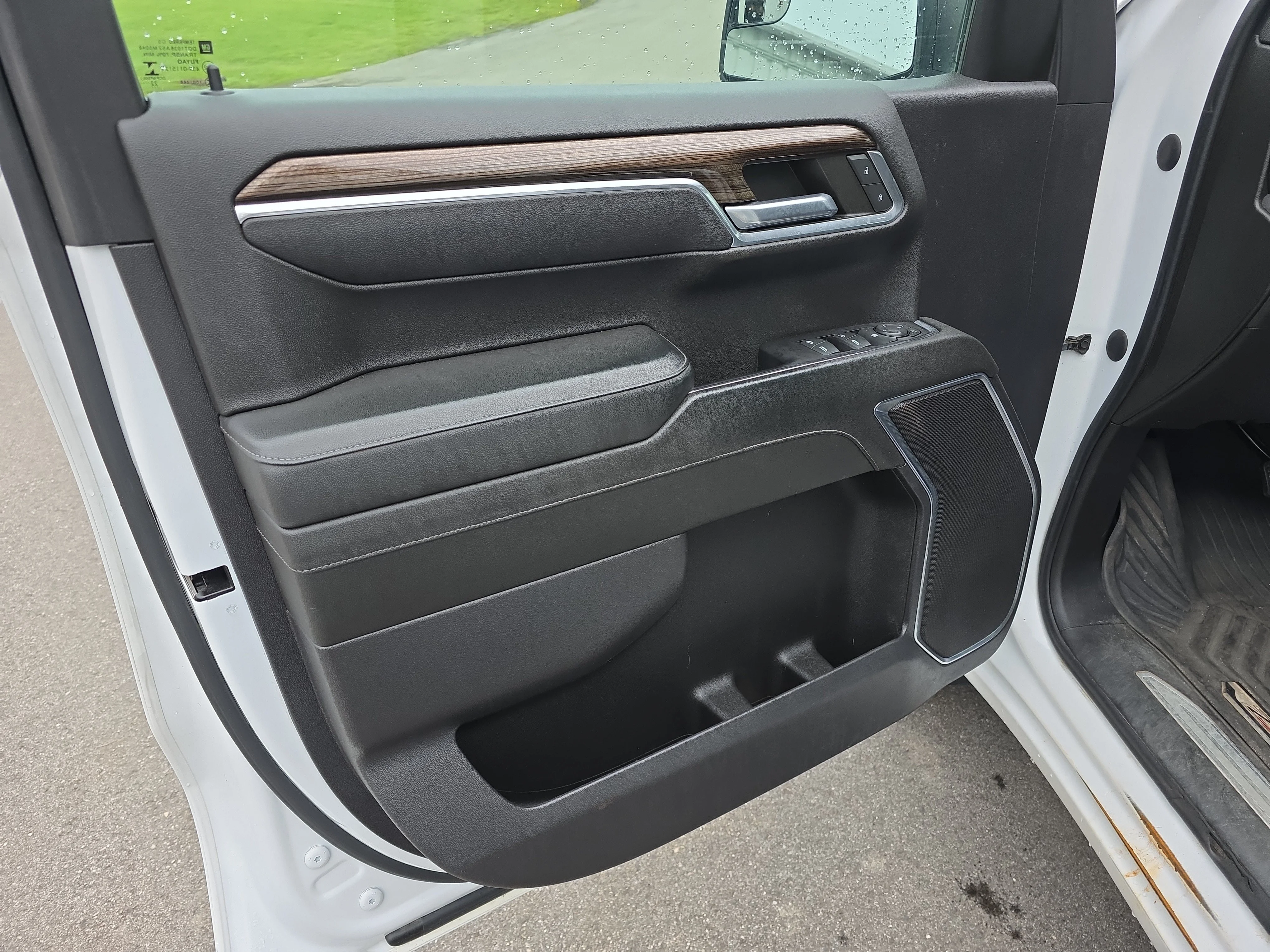 Used 2023 Summit White Chevrolet RST image 9