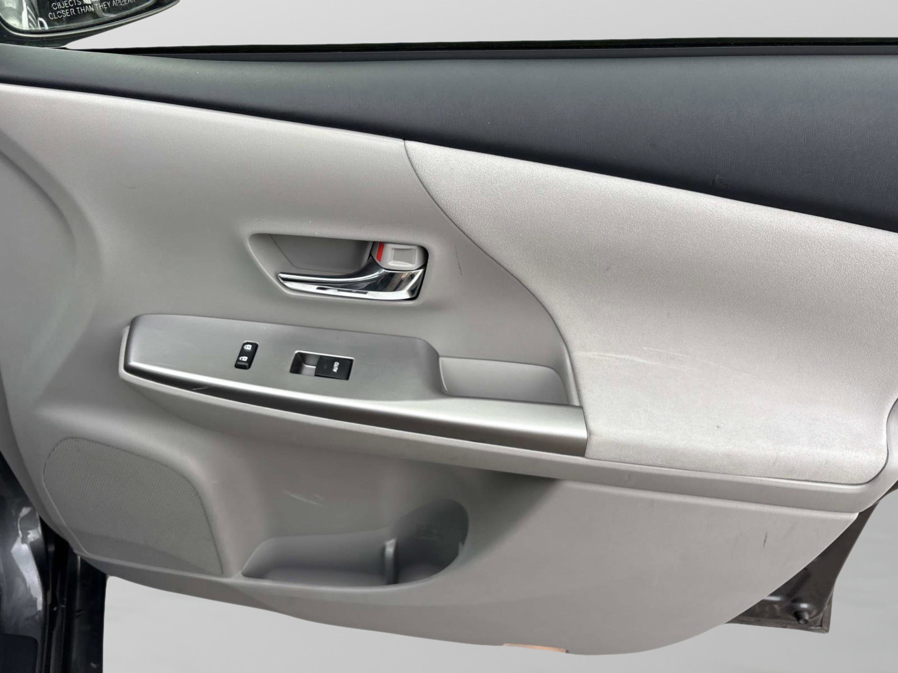 2016 Toyota Prius v Five - Photo 22