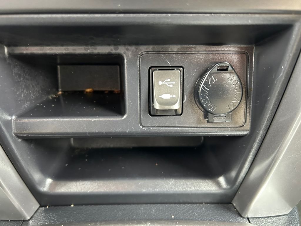 Used 2014 White Toyota SR5 image 30