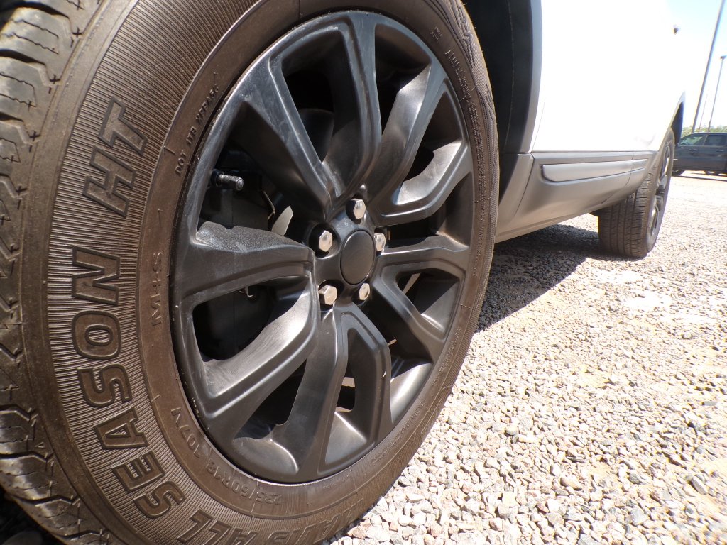 Used 2018 Fuji White Land Rover SE image 9