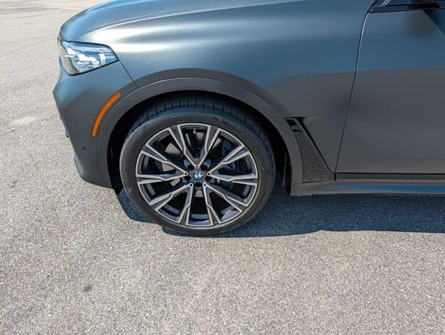 Used 2022 Black BMW xDrive40i image 27