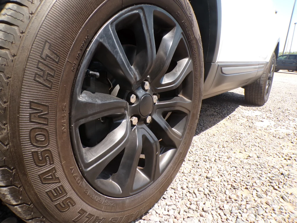 Used 2018 Fuji White Land Rover SE image 9