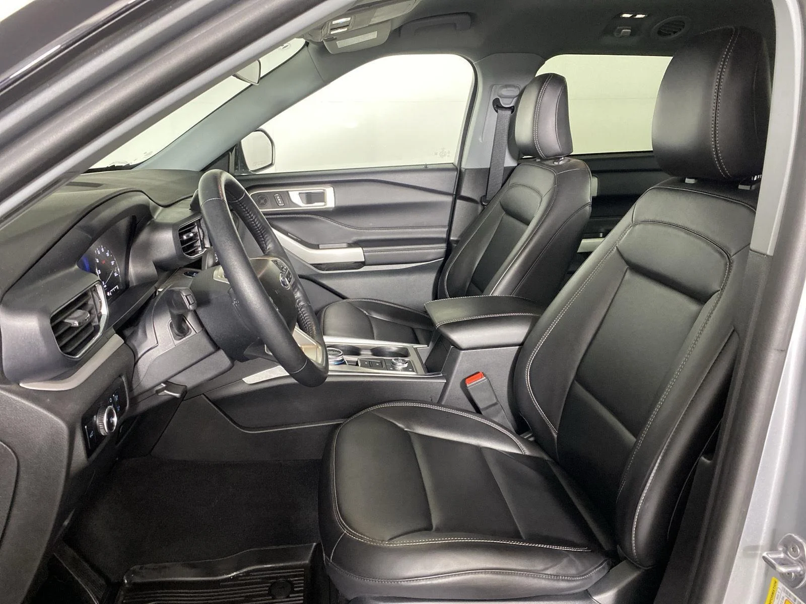 Used 2023 Iconic Silver Ford XLT image 10