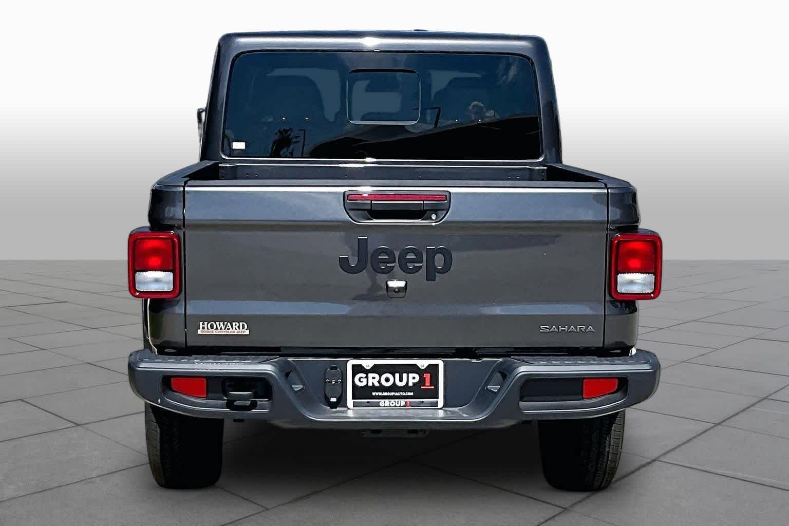 New 2026 Granite Crystal Metallic Clear-Coat Exterior Paint Jeep Sahara image 5
