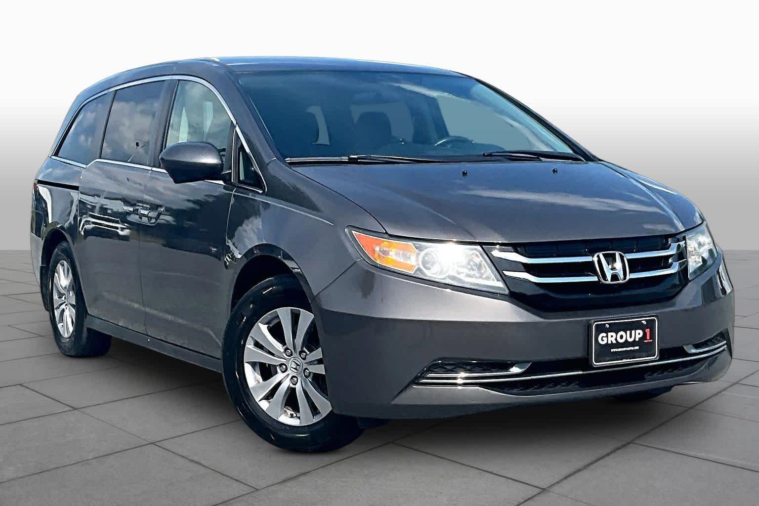 Used 2016 Modern Steel Metallic Honda SE image 3
