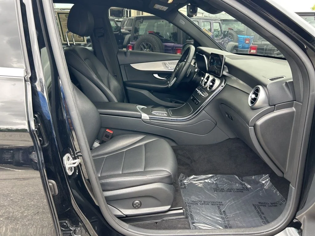 Used 2022 Black Mercedes-Benz GLC 300 image 21