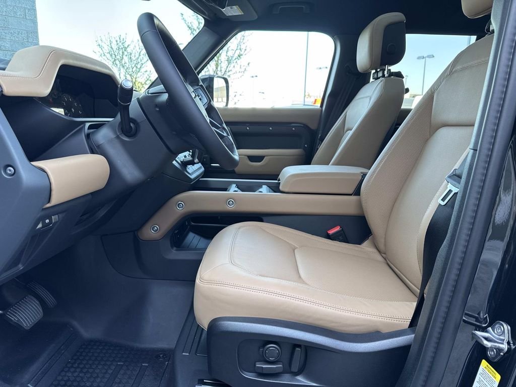 New 2026 Santorini Black Land Rover X-Dynamic SE image 19