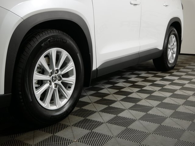 Used 2024 Wind Chill Pearl Toyota XLE image 2
