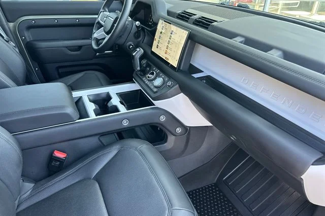 Certified Used 2025 Green Land Rover S image 14