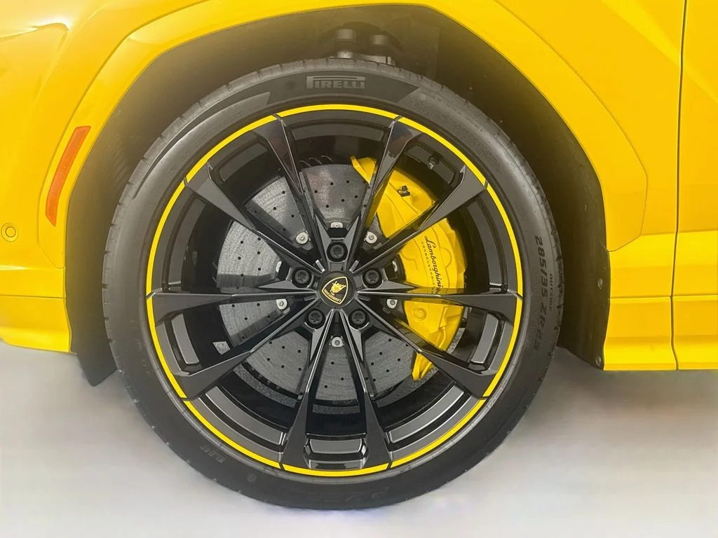 Used 2026 Giallo Auge Metallic Lamborghini SE image 33