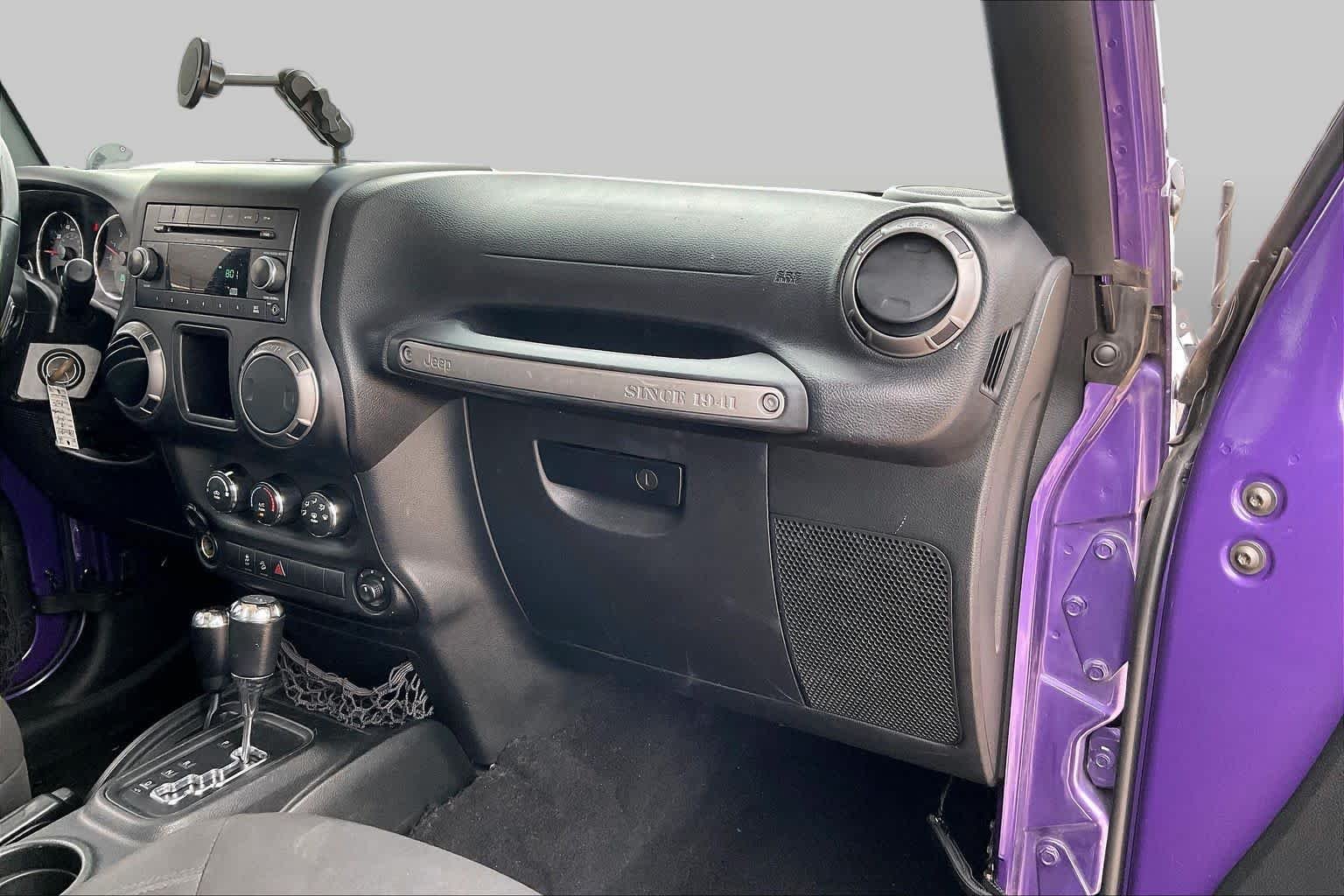 Used 2018 Xtreme Purple Pearlcoat Jeep Sport S image 17