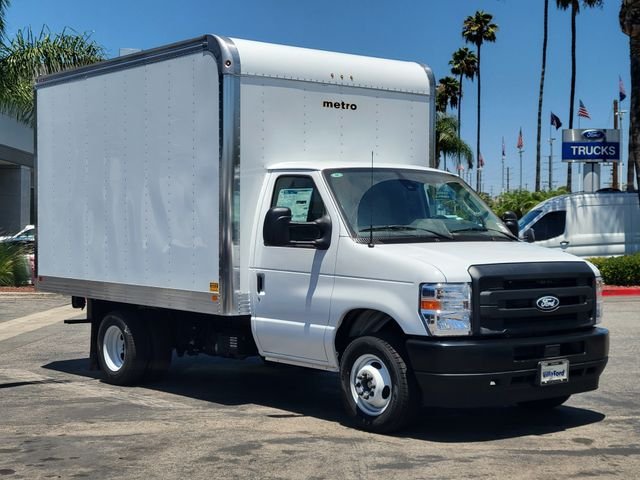New 2026 Oxford White Ford E-350 SRW image 22