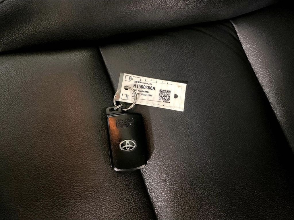 Used 2018 Silver Toyota SE image 31