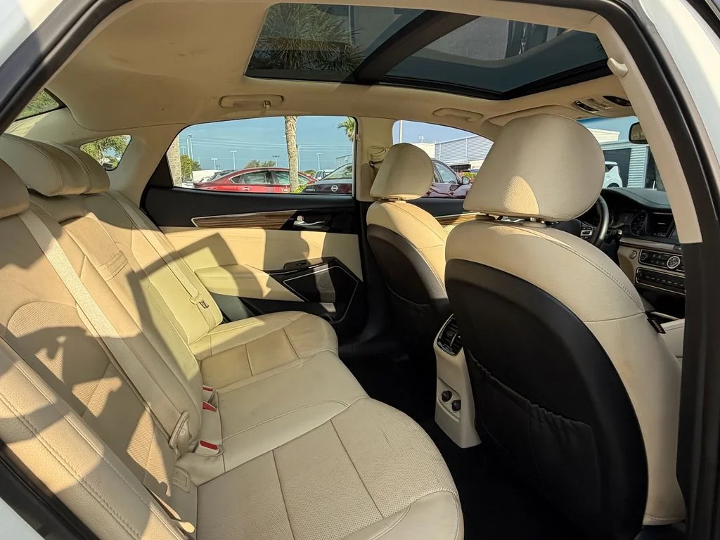 Used 2019 White Kia Technology image 17