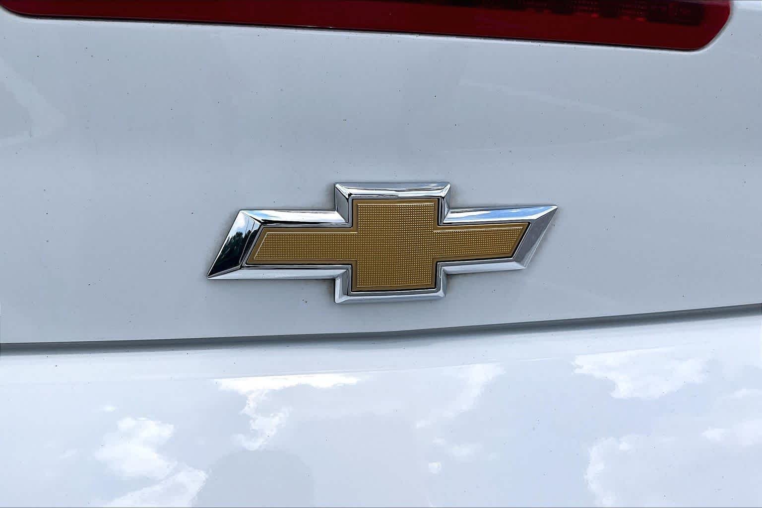 Used 2016 Summit White Chevrolet 1LT image 10