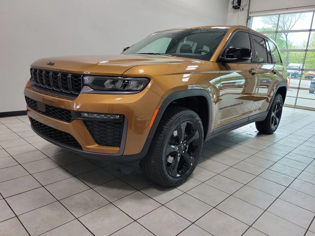 New 2026 Copper Shino Metallic Clear-Coat Exterior Paint Jeep Limited image 3