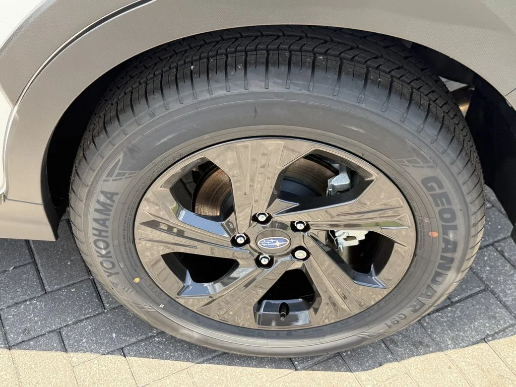 New 2026 CRYSTAL WHITE PEARL Subaru Base image 29