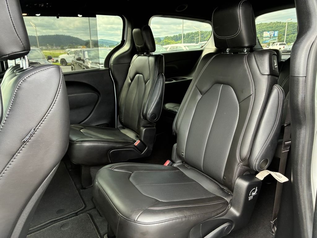 Used 2023 White Chrysler Touring L image 19