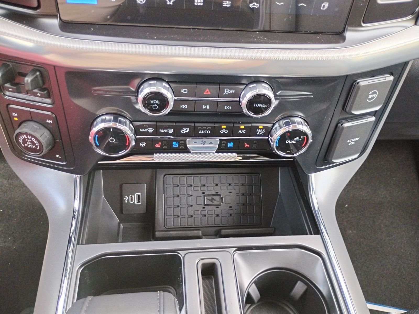 New 2026 Agate Black Metallic Ford Lariat® image 24