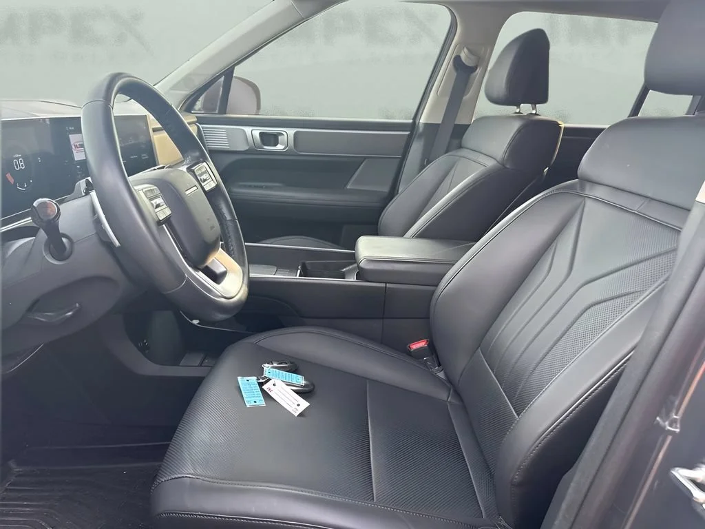 Used 2024  Hyundai SEL image 11