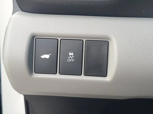 Used 2023 White Honda EX-L 8 Passenger image 23