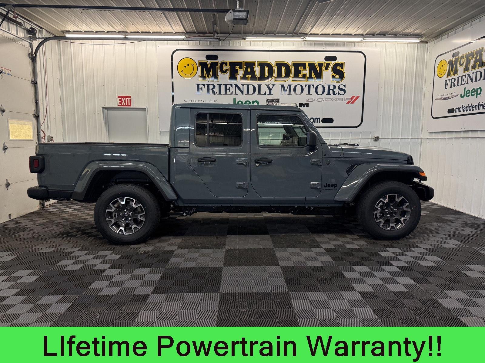 2026 Jeep Gladiator Sahara Auto's photo