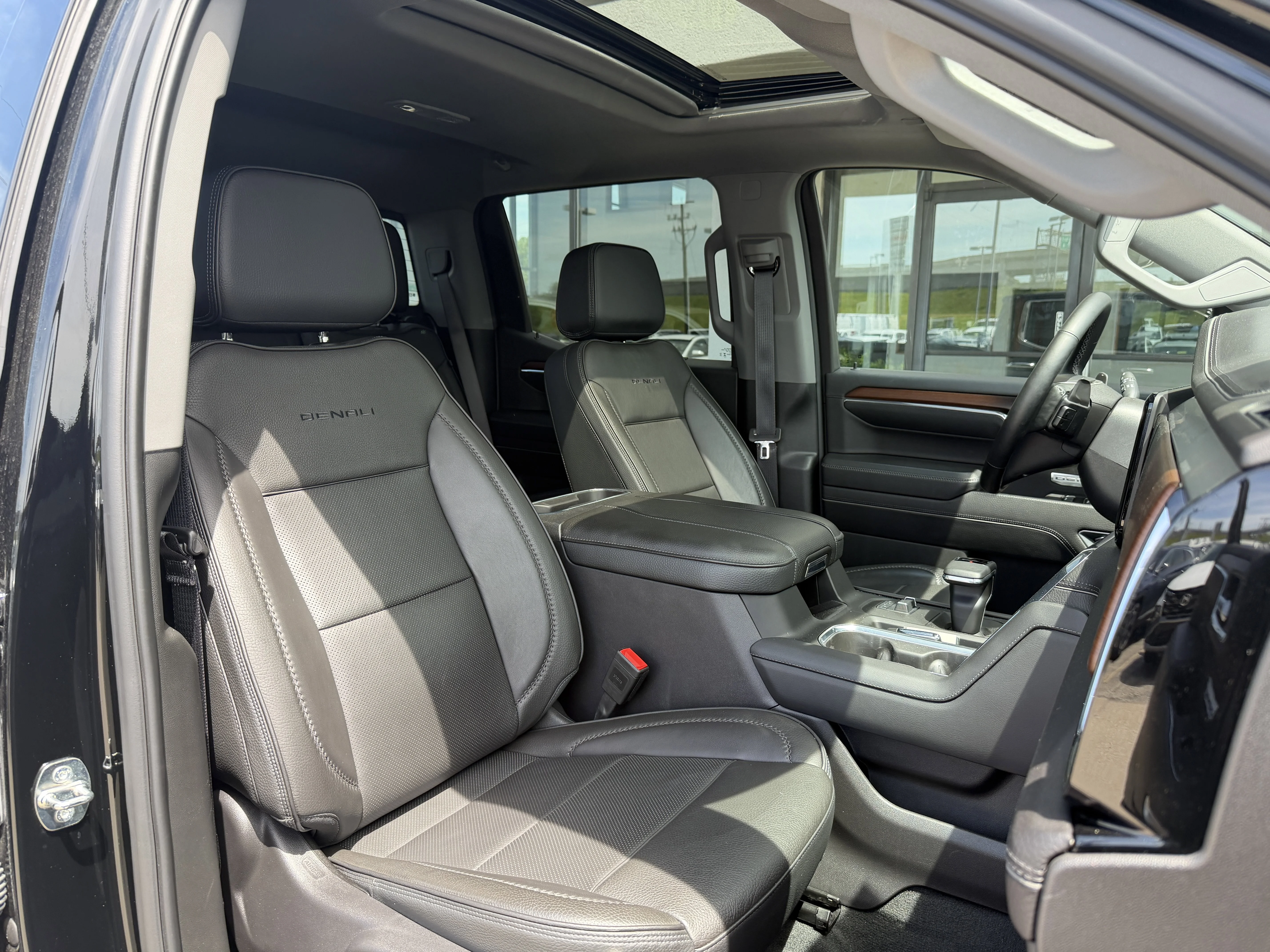 Used 2024 Onyx Black GMC Denali image 22