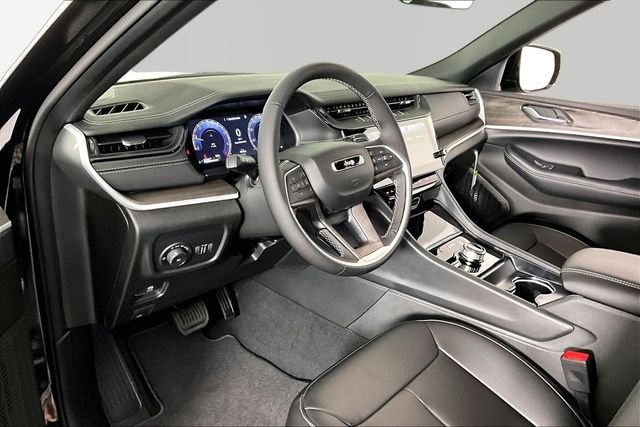 New 2026 Diamond Black Crystal Pearlcoat Jeep Limited image 8