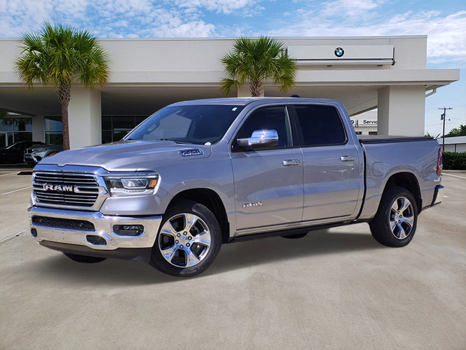 2024 RAM 1500 Laramie 4x4 Crew Cab 5'7's photo