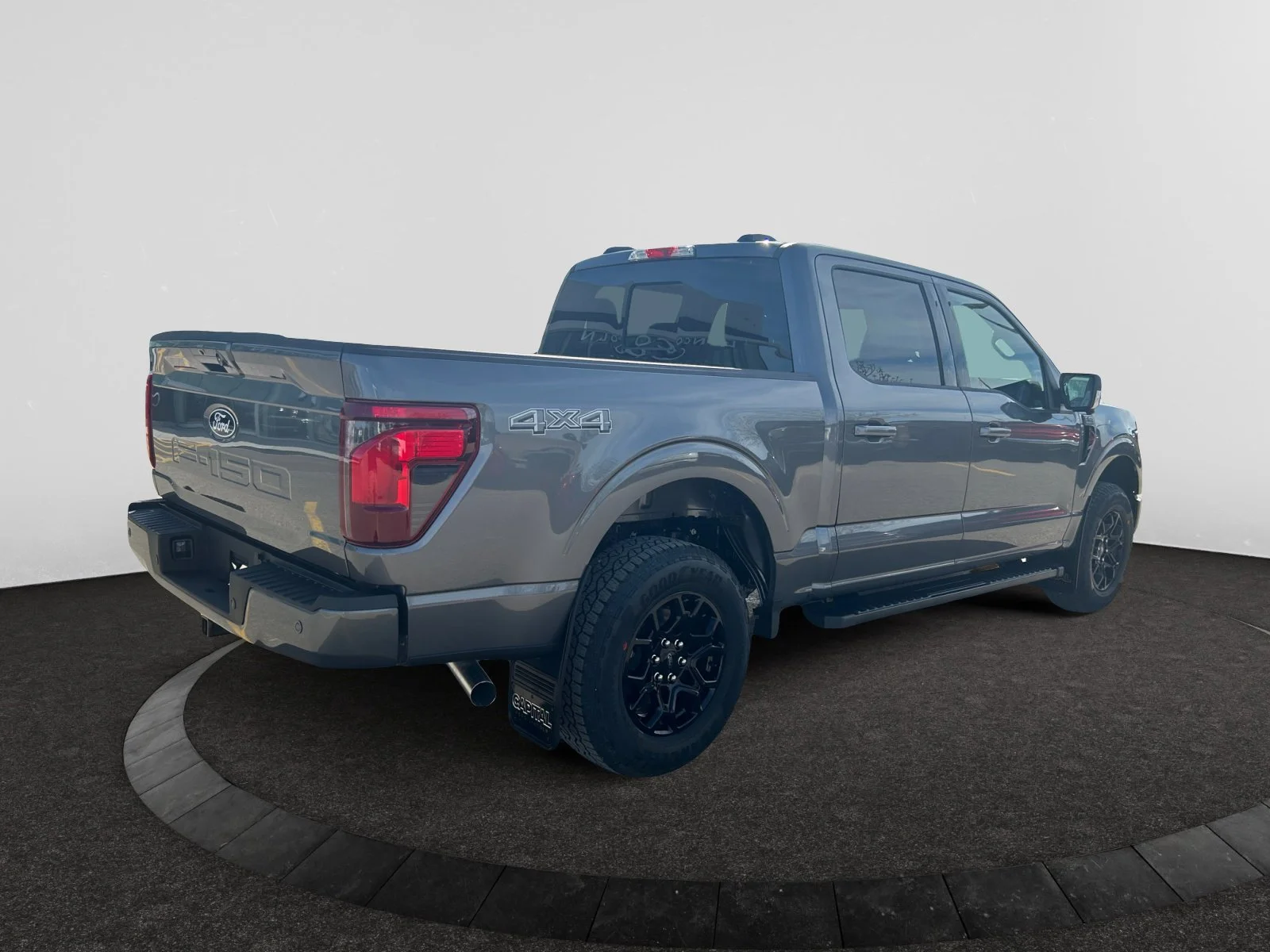 New 2026 Carbonized Grey Metallic Ford XLT image 5