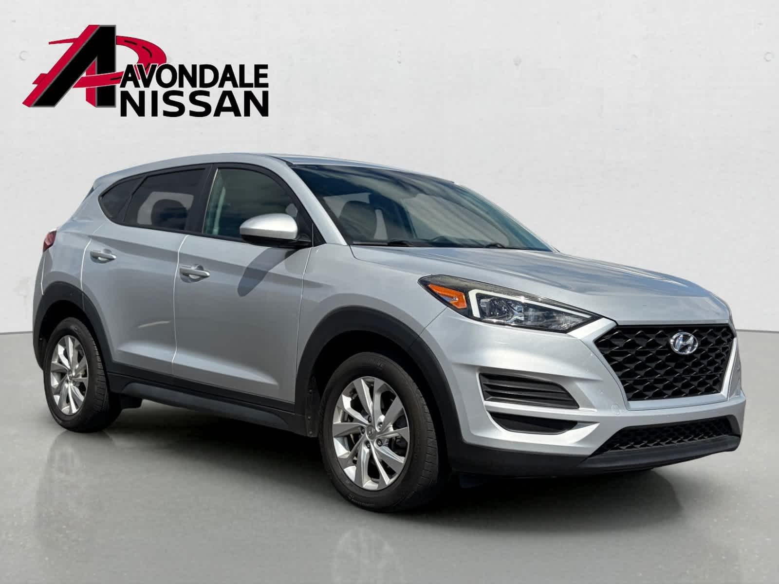 Used 2019 Molten Silver Hyundai SE image 4