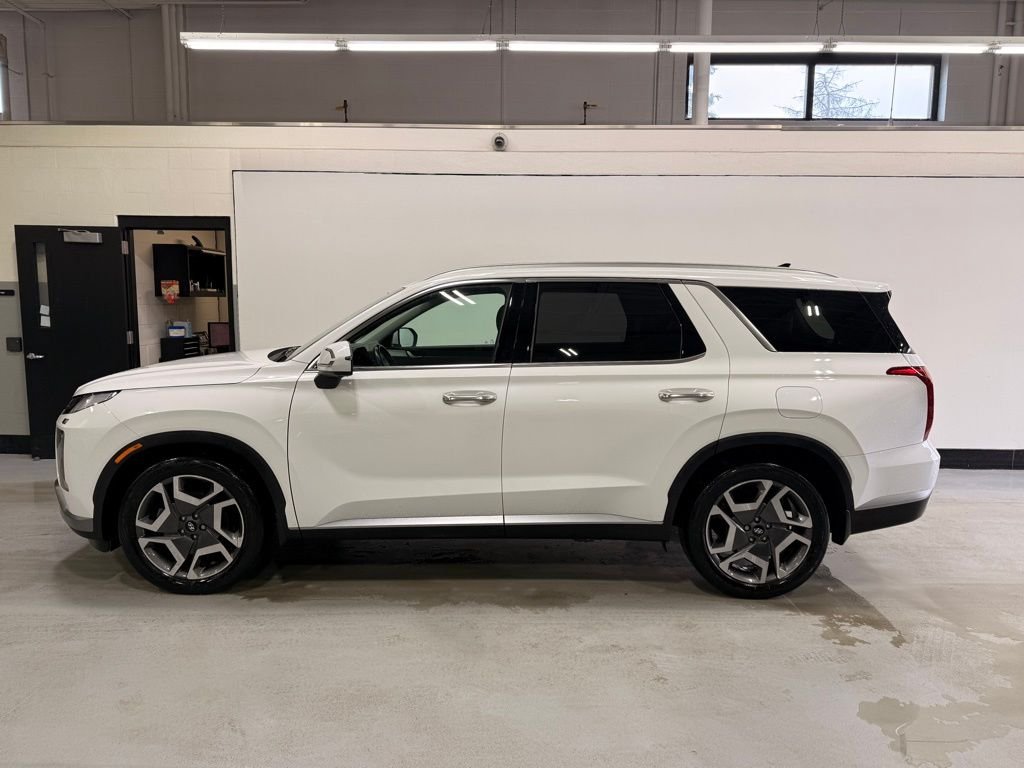 Used 2023 Hyundai Palisade SEL with VIN KM8R4DGE0PU573564 for sale in Golden Valley, Minnesota