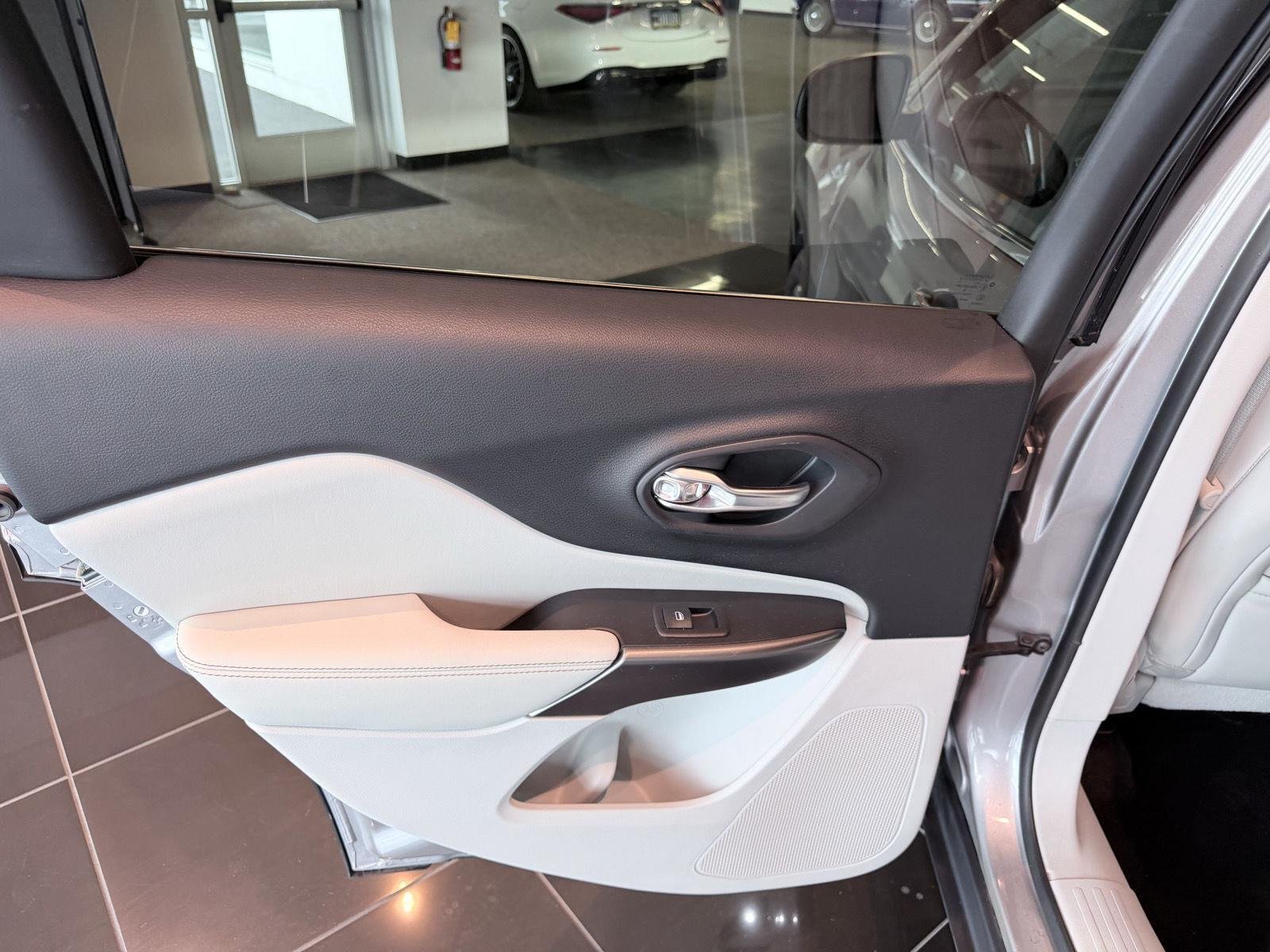 Used 2019 Billet Silver Metallic Clearcoat Jeep Limited image 21