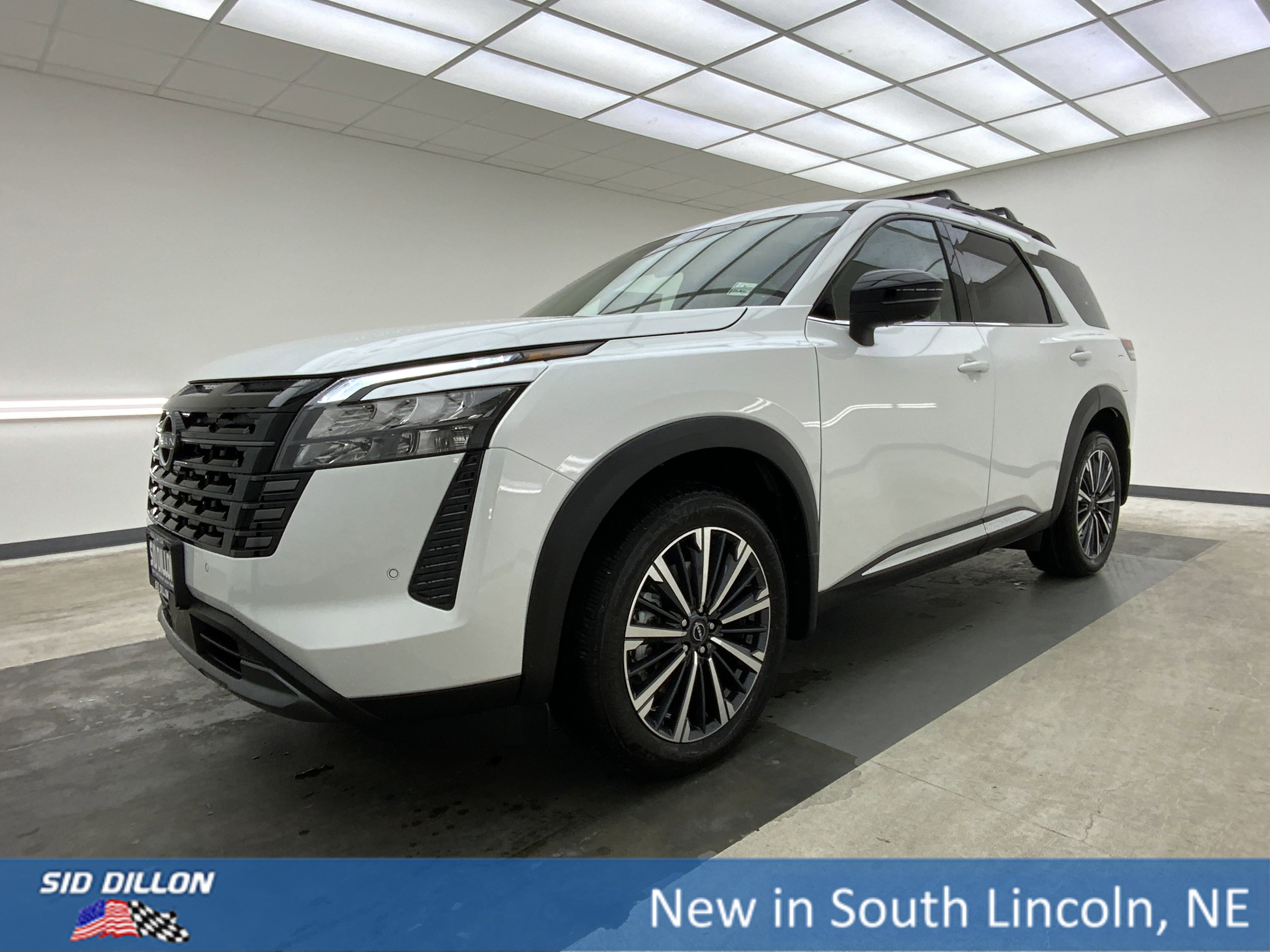 2026 Nissan Pathfinder Platinum 4WD's photo