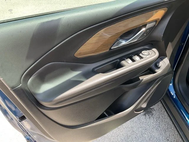 Used 2019 Blue Emerald Metallic GMC  image 28